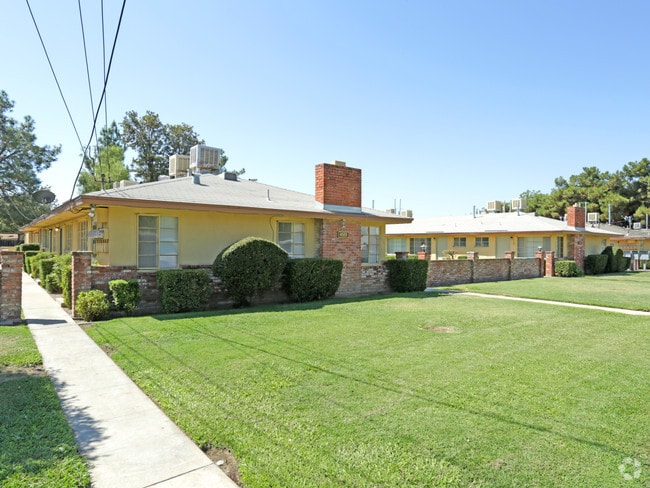 Primary Photo - 4550-4596 E Sierra Madre Ave