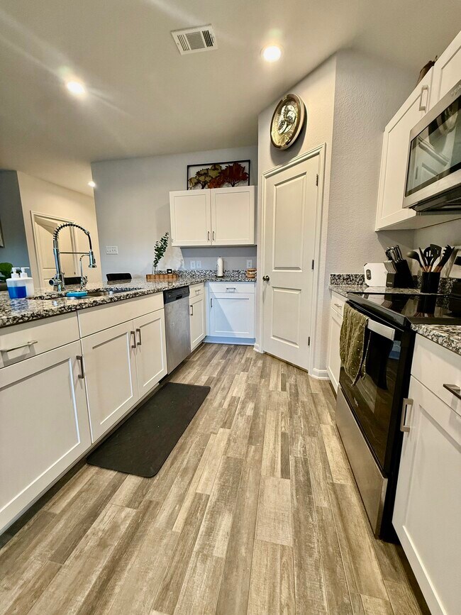 Photo - 302 Del Monte Dr