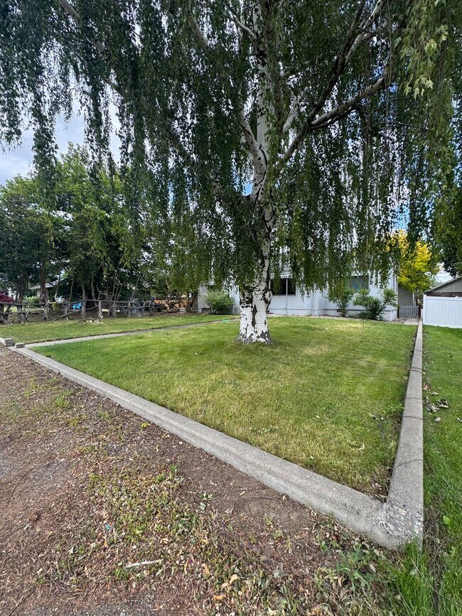 Photo - Charming 3 Bed Rental in Prime Location