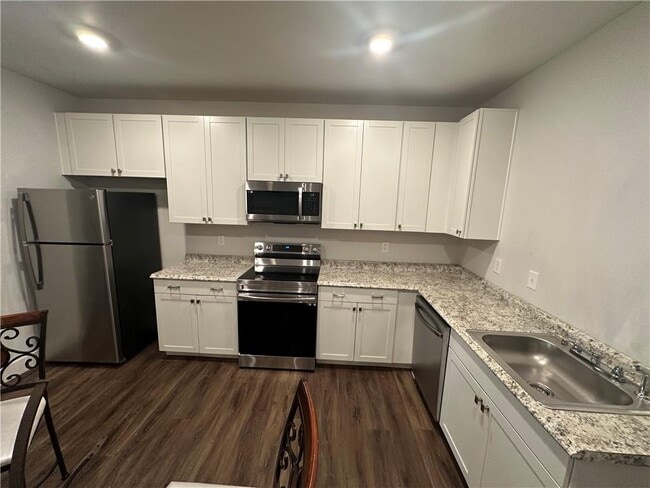 Photo - 370 Crestbrook Ln