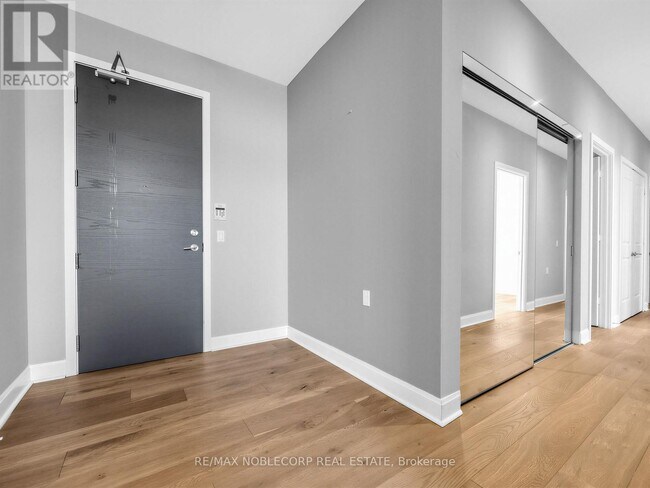 Photo - 33 Shore Breeze Dr Unit UPH4103