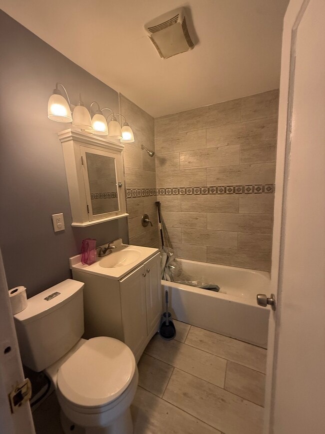 28 7th Ave Unit 2