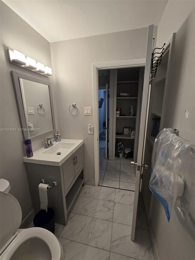 Photo - 1117 NE 17th Way Unit 1-3