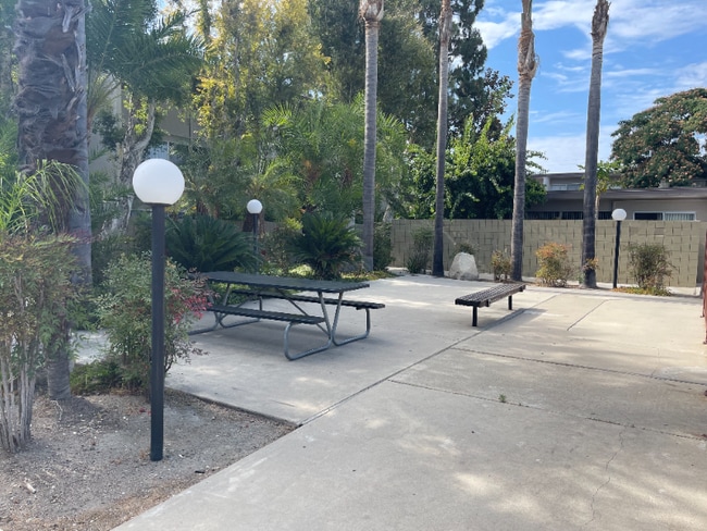 Photo - 1590 W Palm Ln Unidad 41