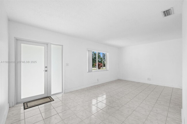 Photo - 3925 NW 19th Ave