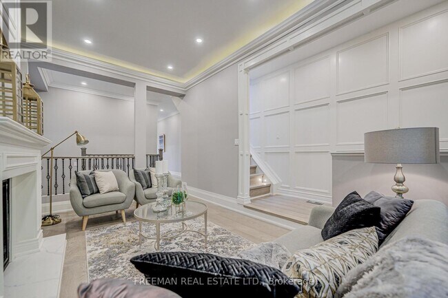 Photo - 916 Manning Ave