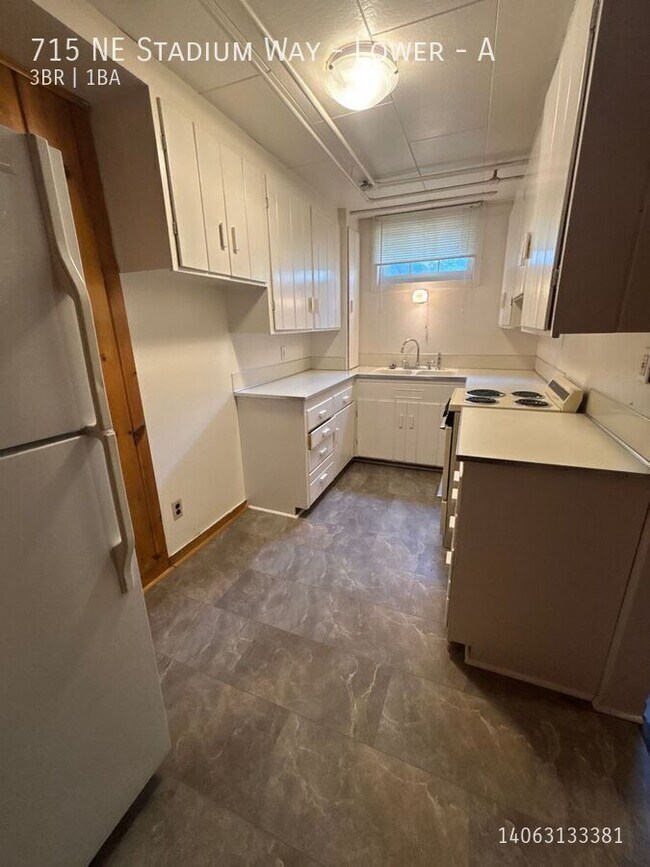 Photo - 715 NE Stadium Way Unit A