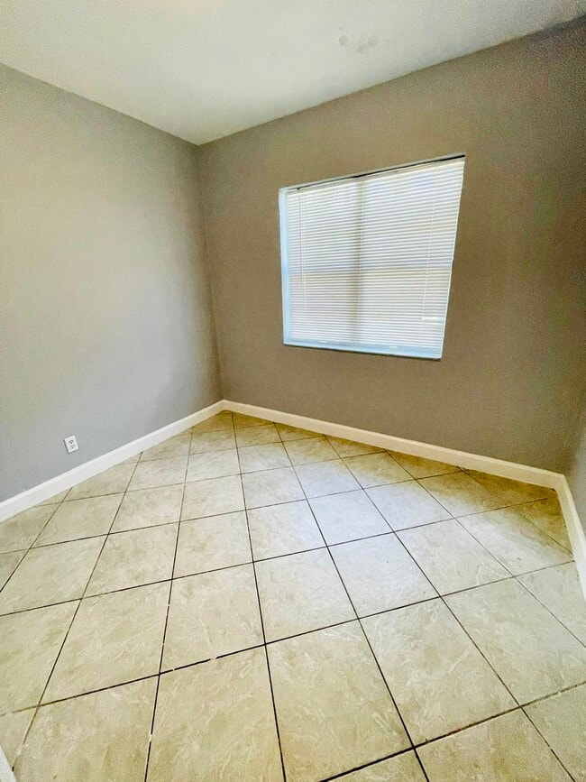 Photo - 996 NW 10th St