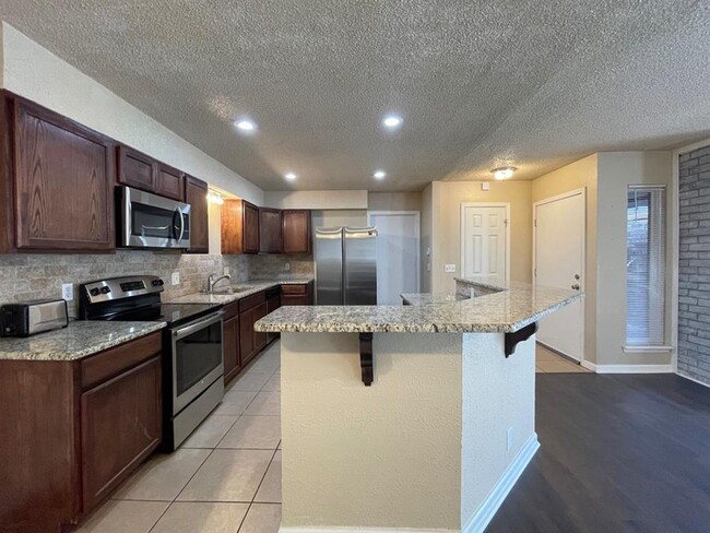 Photo - 4707 Hemlock Ln