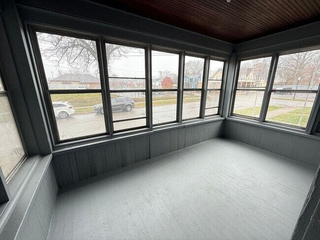 Photo - 340-342 W Wesley St Unit 342