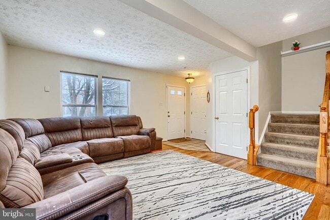 Photo - 10 Bluestem Ct