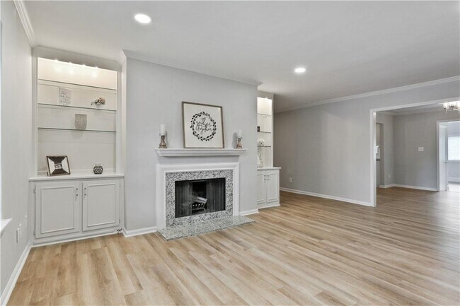 Photo - 60 Chaumont Square NW