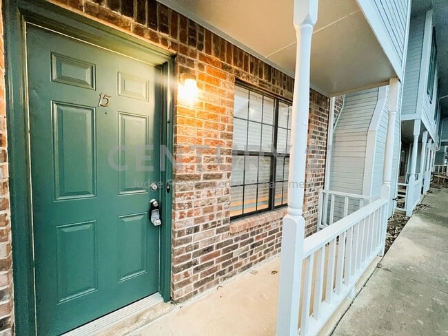 Building Photo - Lovely 2-Story 2/2.5 Condo in Denton For Rent!