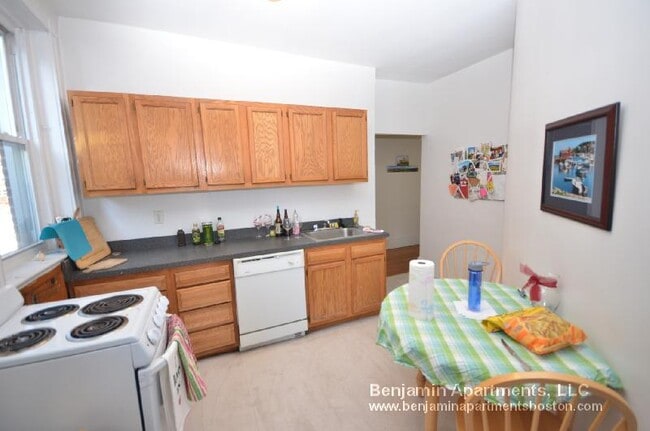 Photo - 1595 Beacon St Unit 6