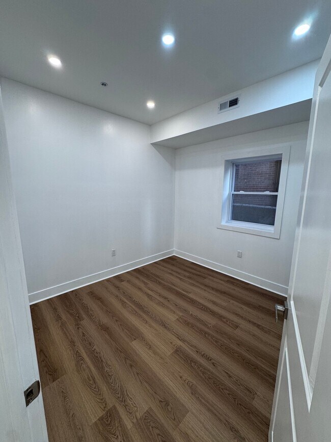 Photo - 647 N 16th St Unidad 2