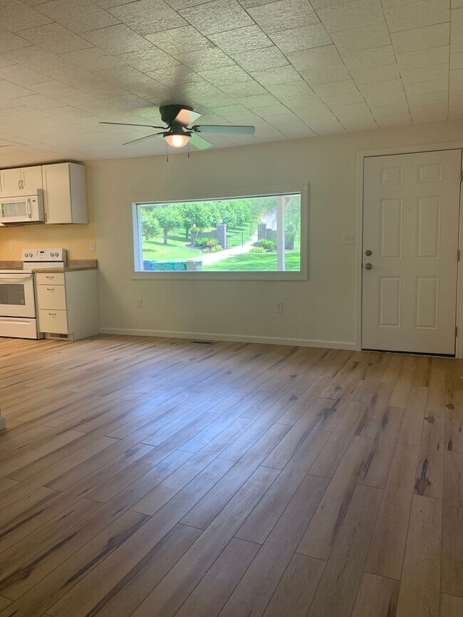 Newly remodeled 3 bedroom/1 bath East Mo... House House Rental in