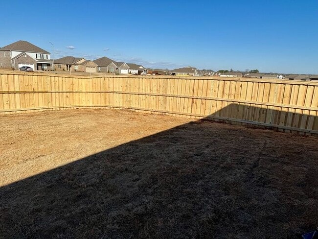 Building Photo - MOVE IN SPECIAL-FENCED YARD-NEW CONSTRUCTION