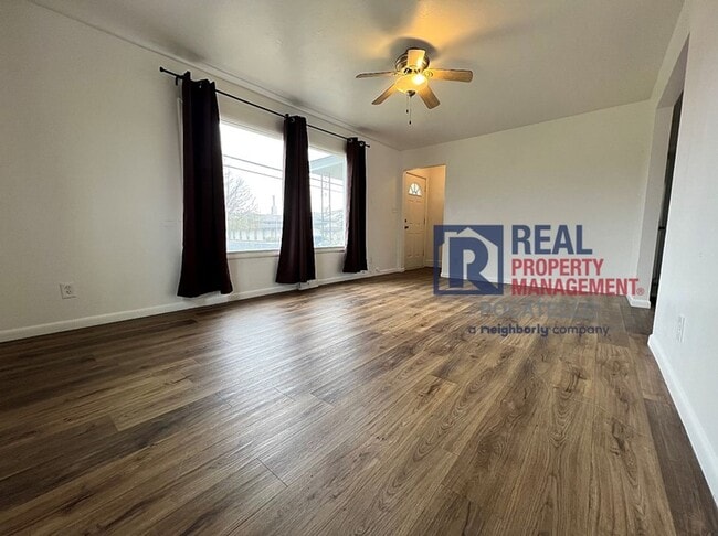Photo - 4 bedroom 2 bath - 1 Car Detached Garage - Small dog negotiable