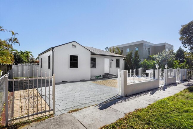 Photo - 3640 SW 13th St