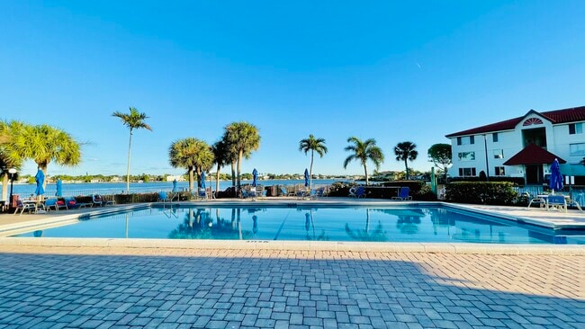 Photo - 104 Half Moon Cir