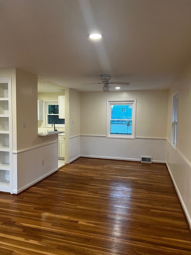 Photo - 2404 Darrow St