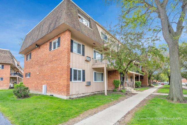 Building Photo - 2506 Algonquin Rd Unit 18