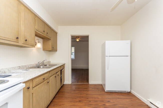 Interior Photo - 5311 N Detroit Apartments