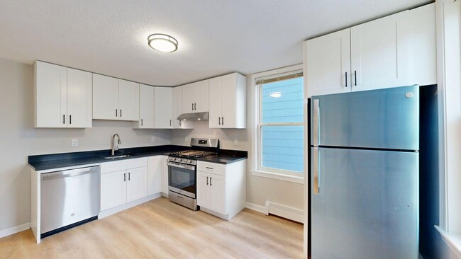 Building Photo - 298 Meridian St Unit 298 - 4