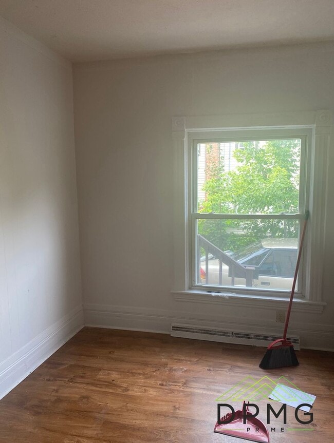 Building Photo - 128 S Hosmer St Unit 1