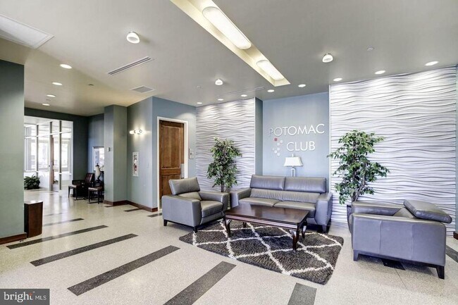 Photo - 2585 Eastbourne Dr