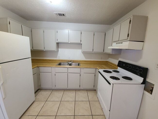 Photo - 2 Bedroom 1 Bath in Milton Available for Rent!