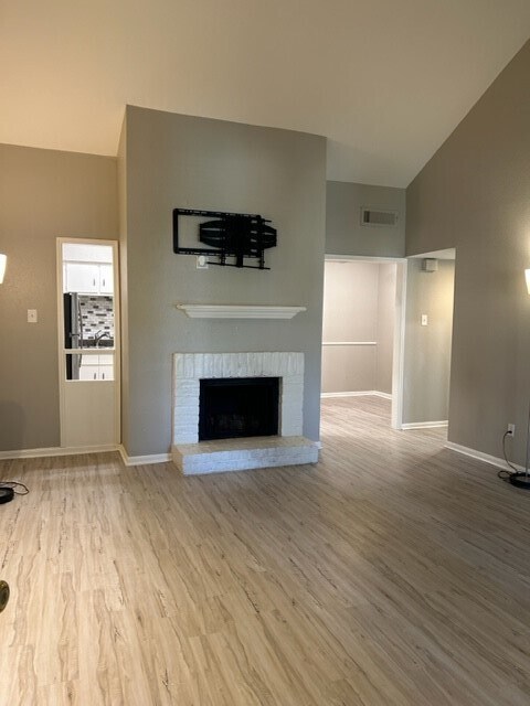 Building Photo - 2100 Tanglewilde St Unit 534 Rental