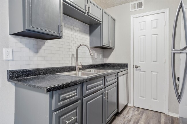 Photo - Willow Park Apartments