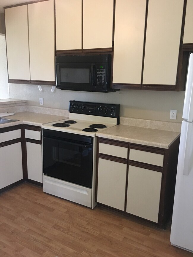Photo - Convenient & Cozy 2Bed/2Ba Home in a Quiet Neighborhood! *SPECIAL: 1/2 OFF 1st Month's Rent!* + *...