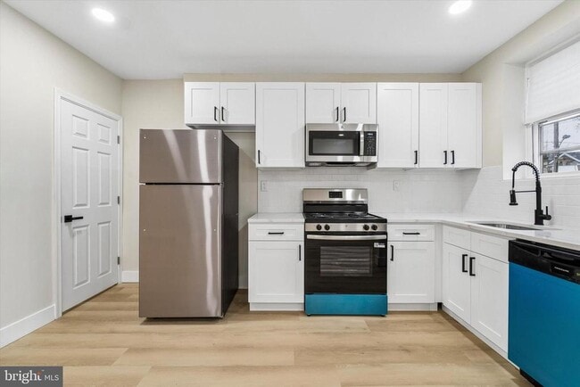 Photo - 5959 Upland Way