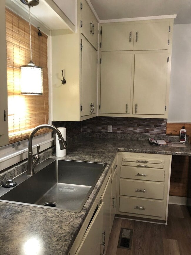 Photo - 704 N Maple St