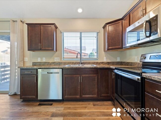 Photo - 3 Bedroom , 2 Bathroom House - Available I...