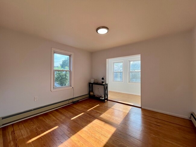 Building Photo - 24 Grossman St Unit 2 Rental