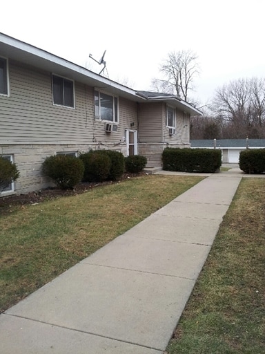 Photo - 24138 - 24158 W Main St