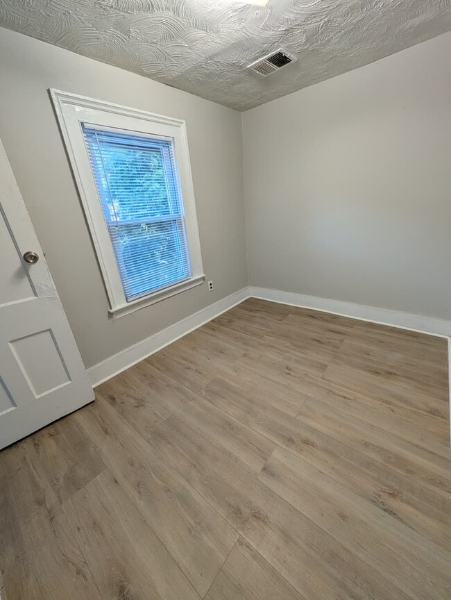 16 Hallock Ave Unit 2