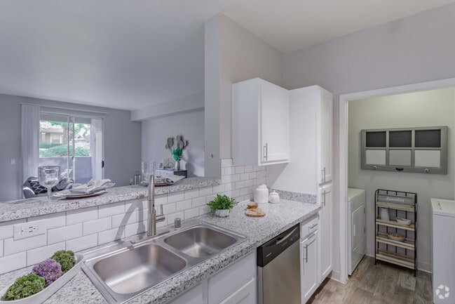 2HAB, 2BA - 1,121 ft² "The Ridge" - EASTLAND HILLS APARTMENTS