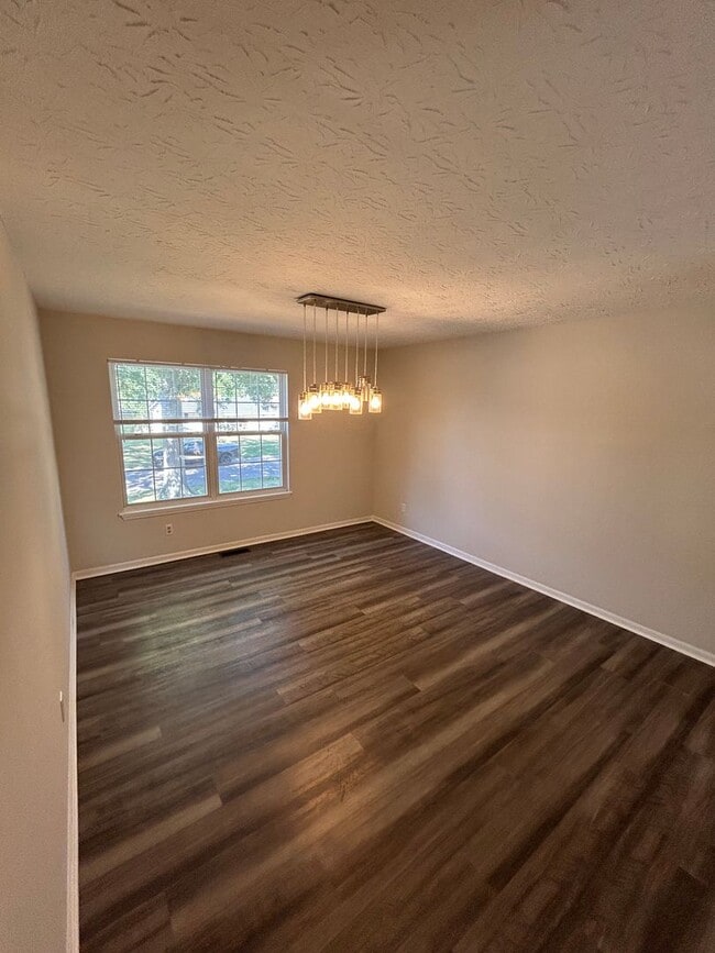 Photo - DELHI - Spacious 3 bed 2 bath on quiet street