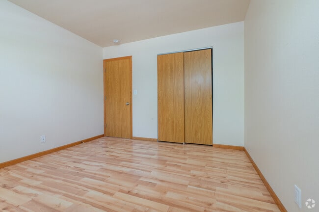 2BR, 1BA - 930SF - Bedroom