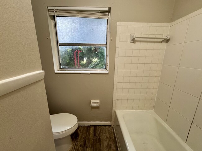 Photo - 1148 Short St