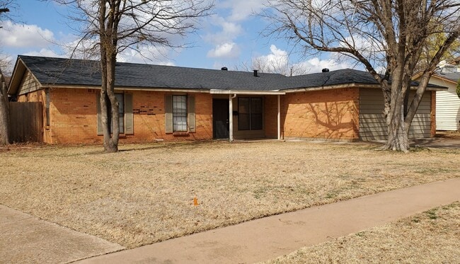 Spacious 3 Bedroom 2 Bath in University Park! - Spacious 3 Bedroom 2 Bath in University Park!