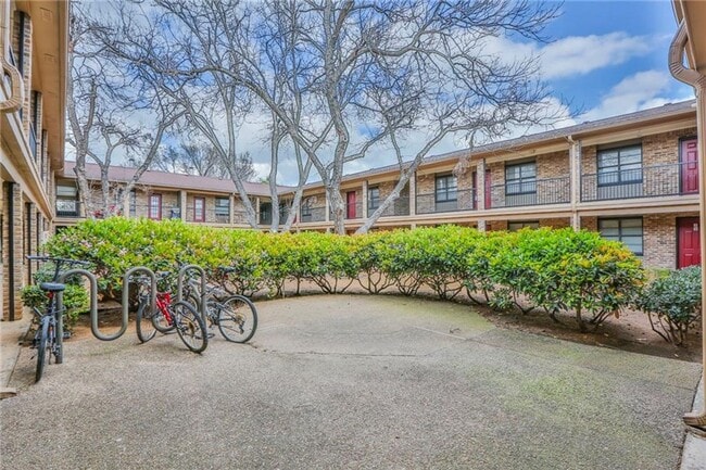 Building Photo - 1421 S 12th St