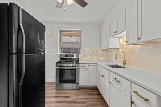 Photo - 5655 Potomac St