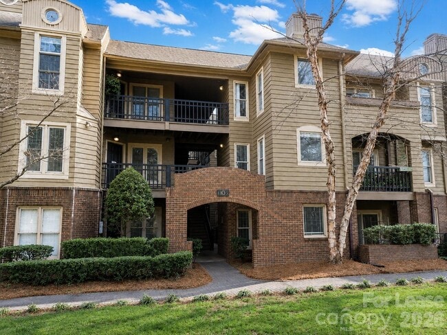 Building Photo - 1109 E Morehead St Unit 10