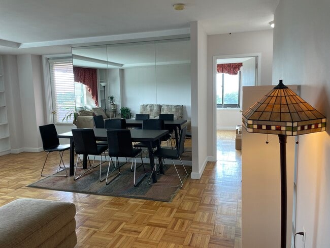 Living room2 - 1021 Arlington Blvd Condo