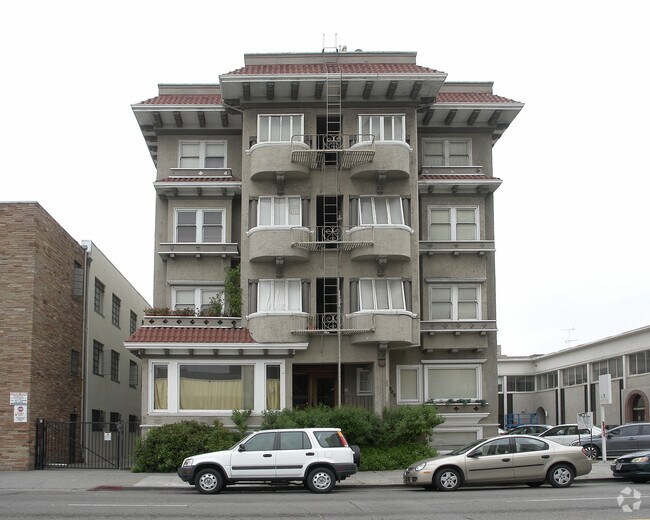 Photo - Laconia Apartments